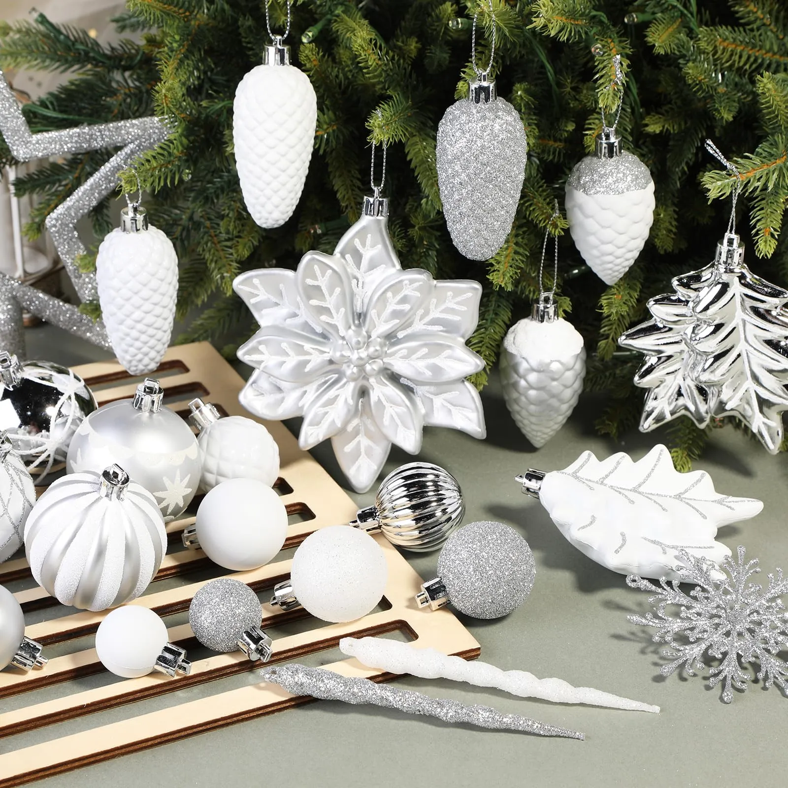 106pcs White &Silver Christmas Balls Ornaments Set with Hooks