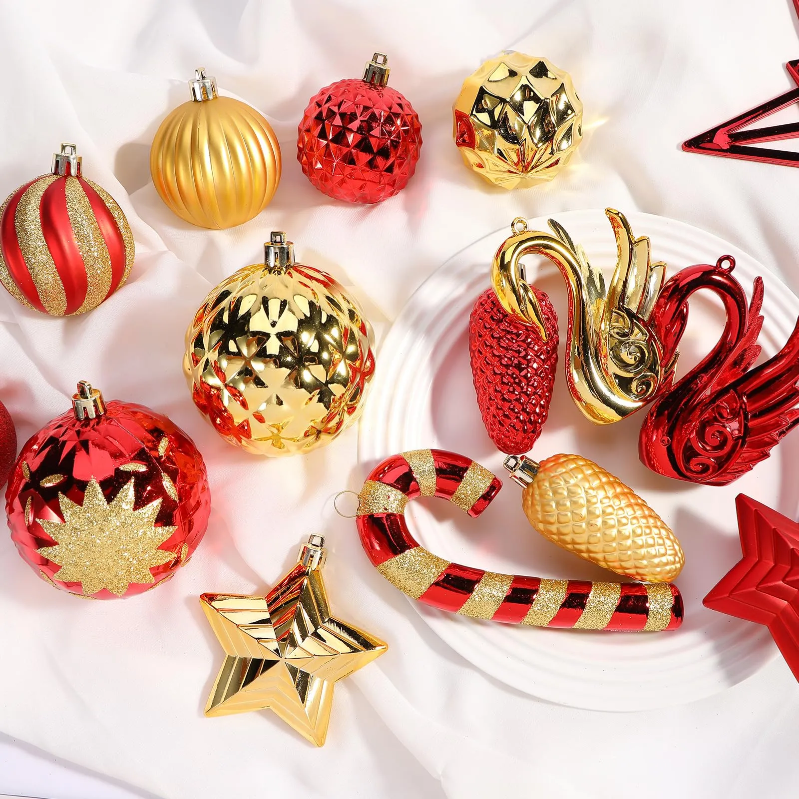 128pcs Red and Gold Shatterproof Plastic Baubles Christmas Balls Ornaments Set