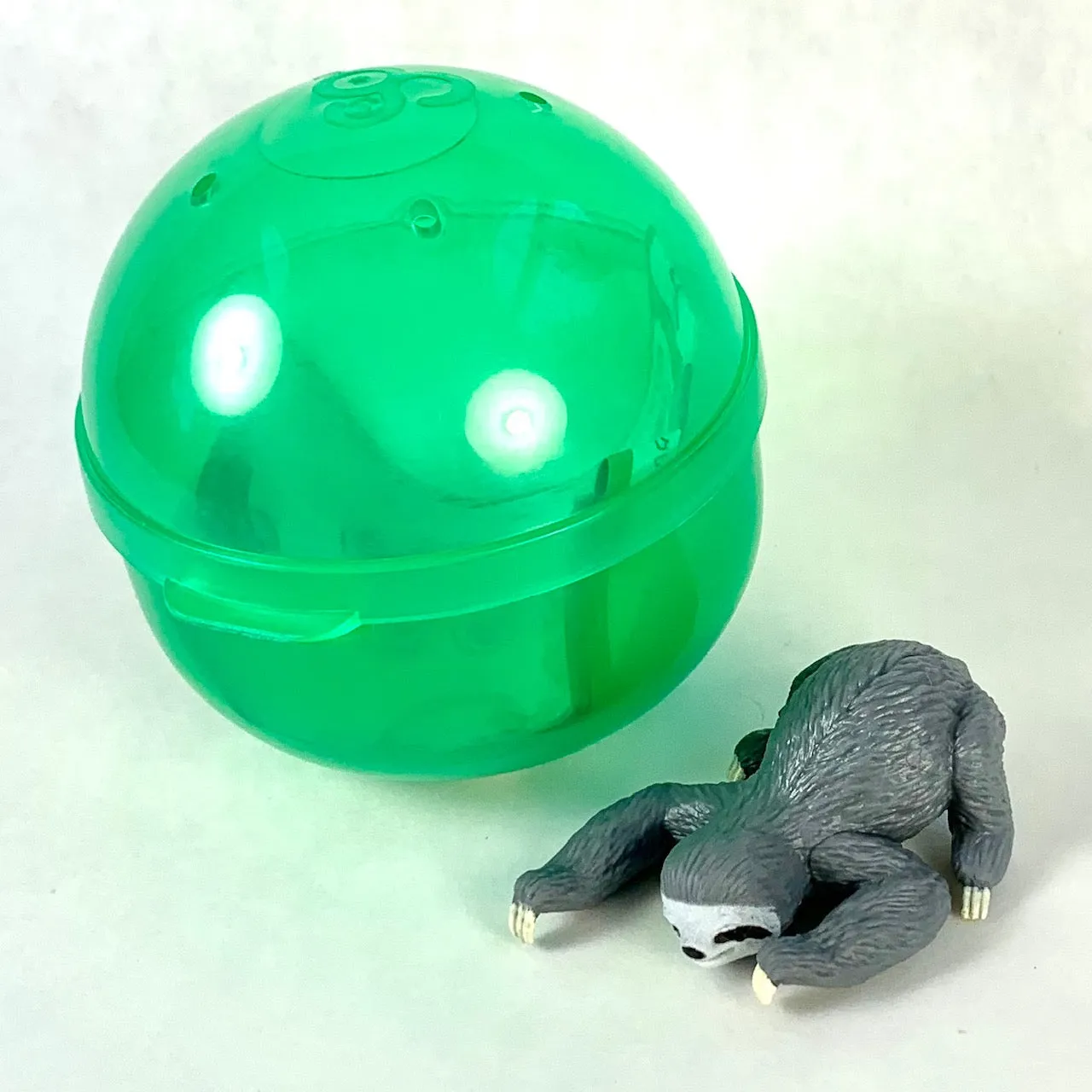 70858 SLOTH CAPSULE-10