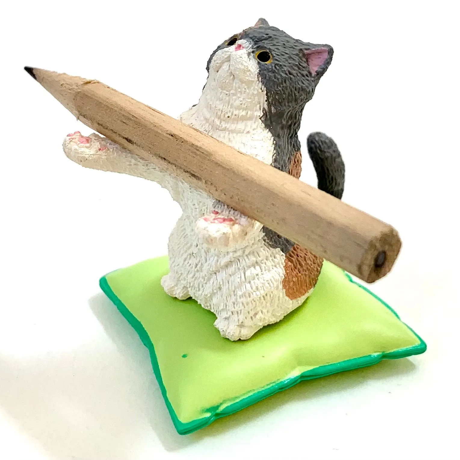 X 70907 Cat on Pillow Pen Holder Capsule-DISCONTINUED