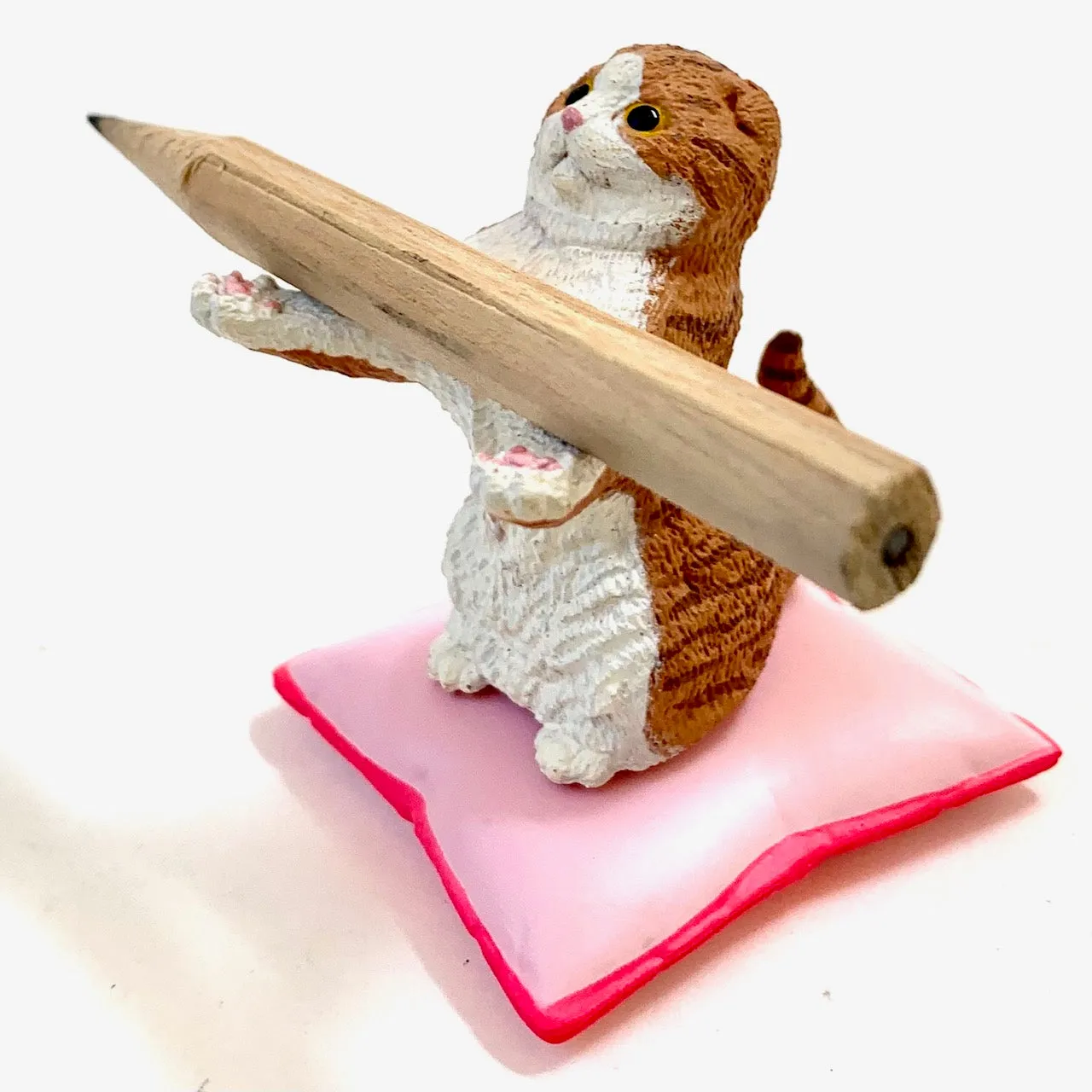 X 70907 Cat on Pillow Pen Holder Capsule-DISCONTINUED