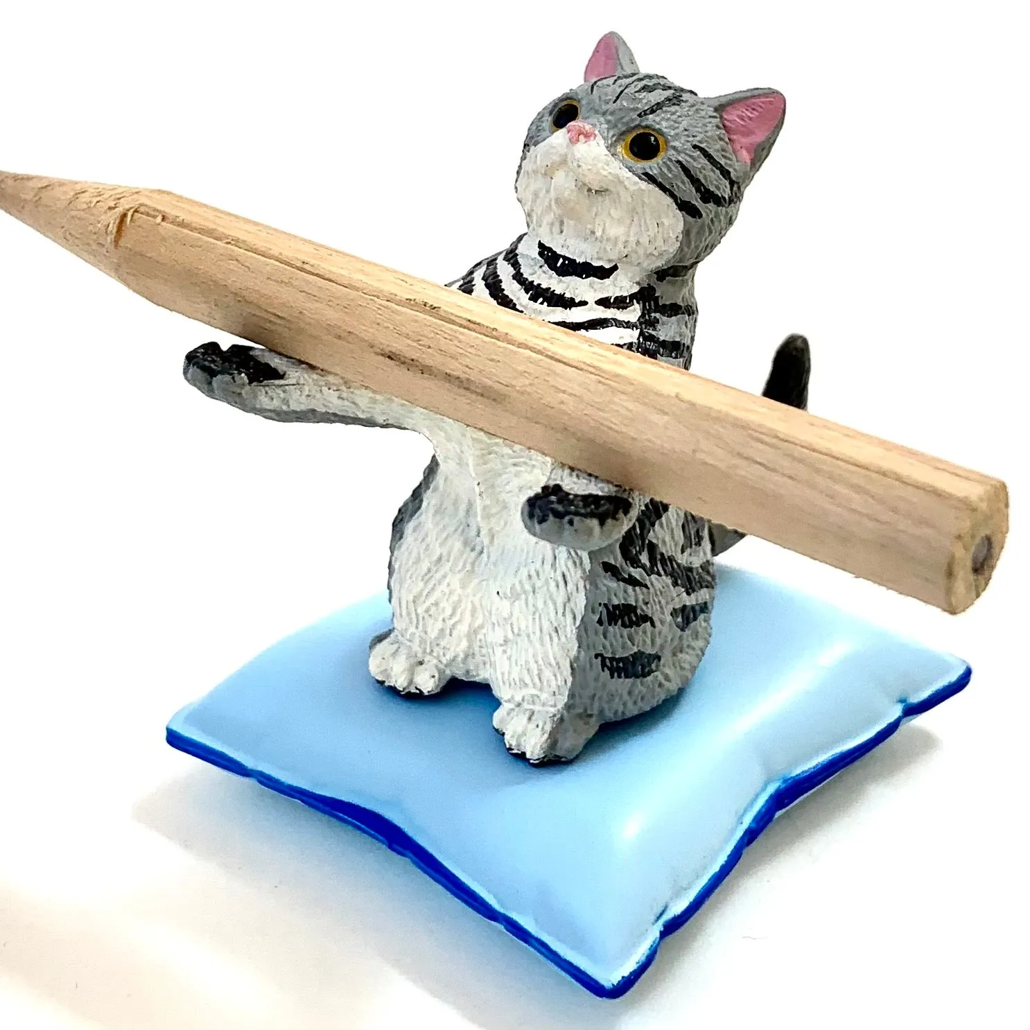 X 70907 Cat on Pillow Pen Holder Capsule-DISCONTINUED