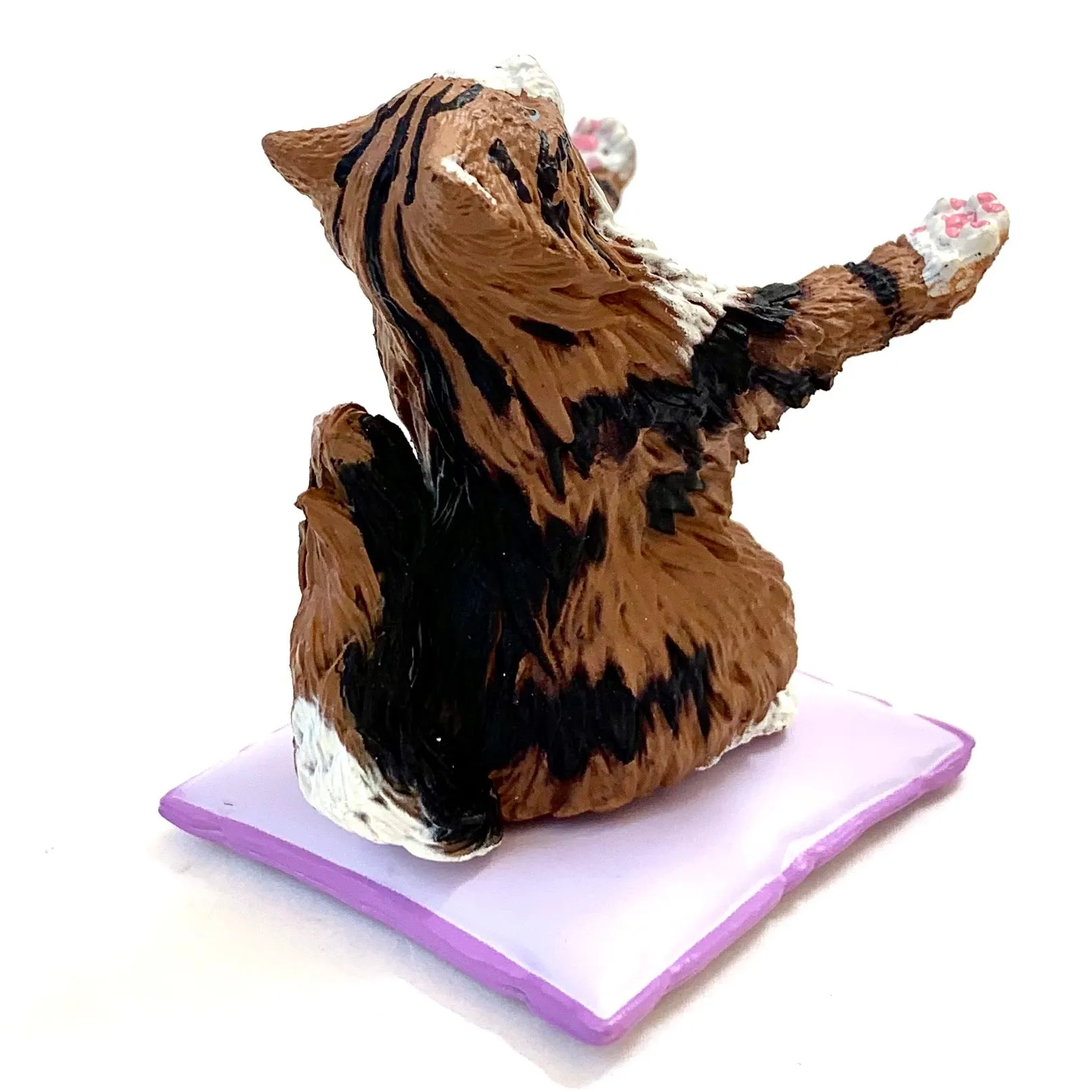 X 70907 Cat on Pillow Pen Holder Capsule-DISCONTINUED