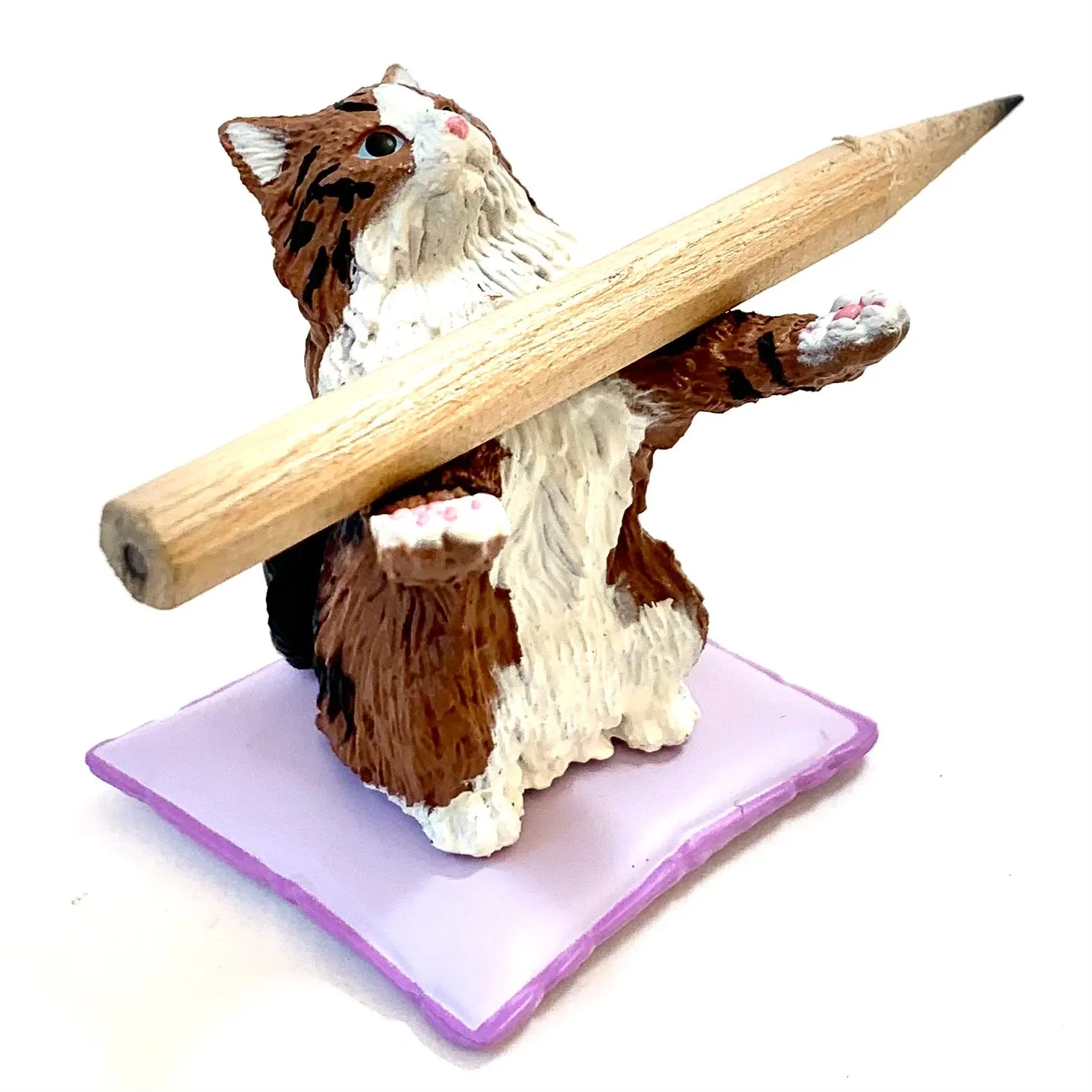 X 70907 Cat on Pillow Pen Holder Capsule-DISCONTINUED