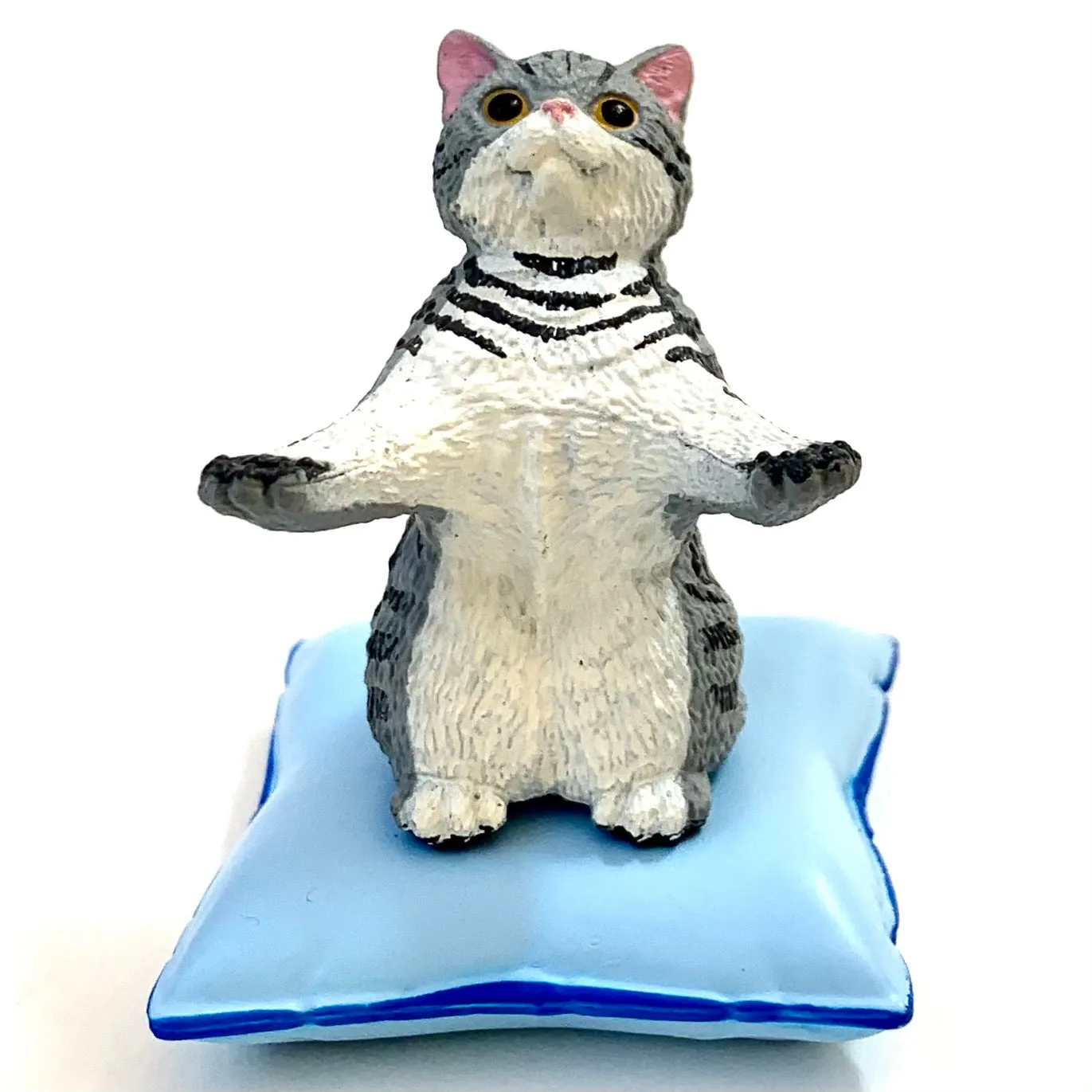 X 70907 Cat on Pillow Pen Holder Capsule-DISCONTINUED