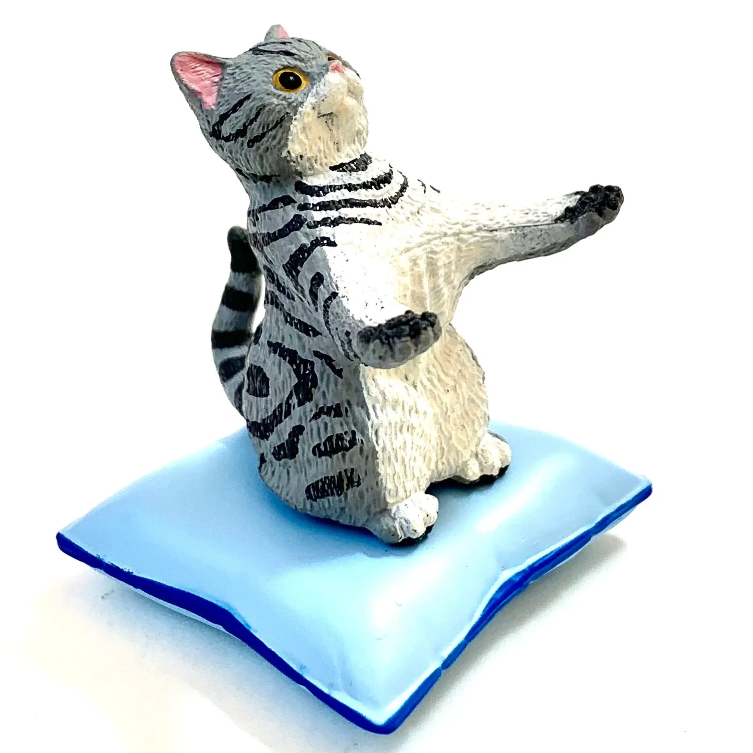 X 70907 Cat on Pillow Pen Holder Capsule-DISCONTINUED