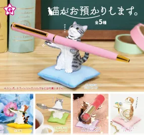 X 70907 Cat on Pillow Pen Holder Capsule-DISCONTINUED