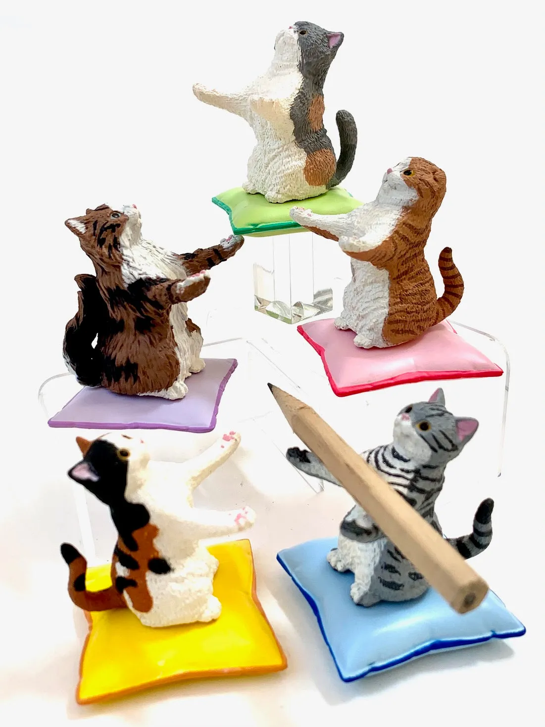 X 70907 Cat on Pillow Pen Holder Capsule-DISCONTINUED