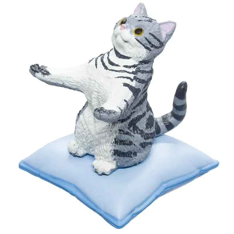 X 70907 Cat on Pillow Pen Holder Capsule-DISCONTINUED