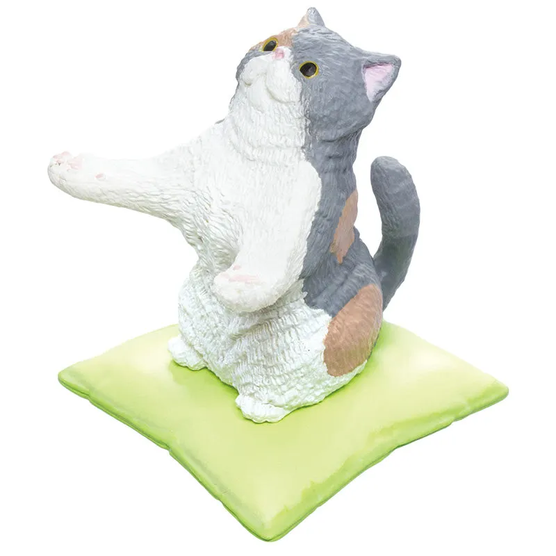 X 70907 Cat on Pillow Pen Holder Capsule-DISCONTINUED