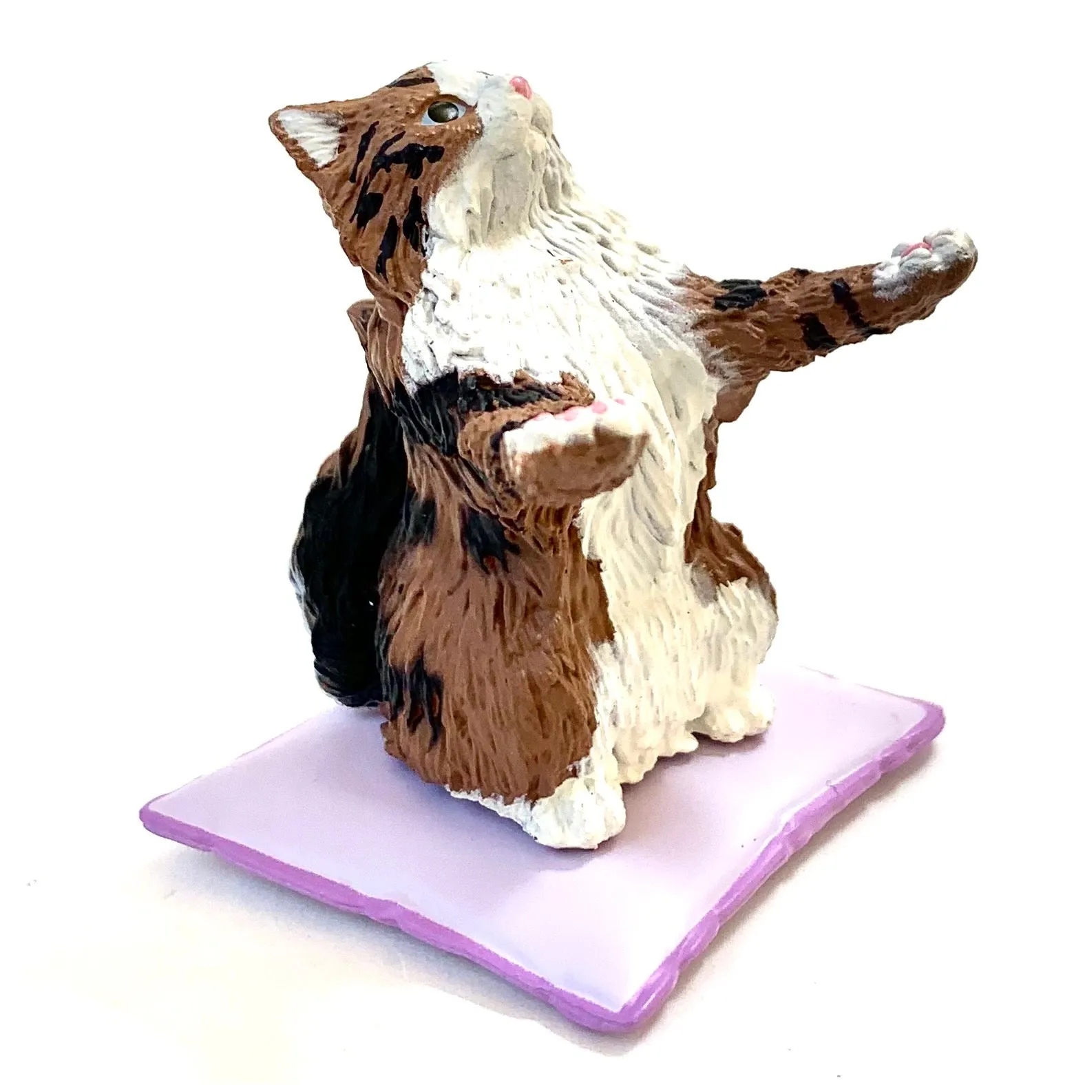 X 70907 Cat on Pillow Pen Holder Capsule-DISCONTINUED